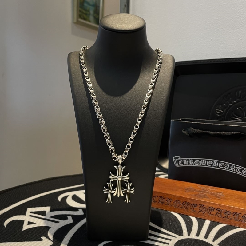 Ch*0me He**ts necklaces